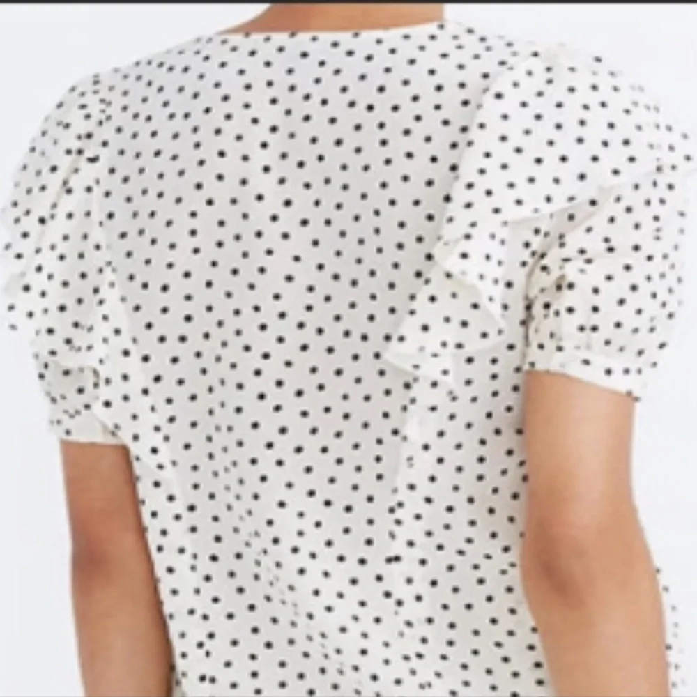 Madewell Silk V-Neck Shoulder-Ruffle Top in Inkbrush‎ Dots S